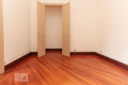 Casa à venda com 216m², 9 quartos e sem vaga Casa à venda com 216m², 9 quartos e sem vagaSala