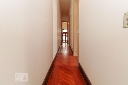 Casa à venda com 216m², 9 quartos e sem vaga Casa à venda com 216m², 9 quartos e sem vagaCorredor