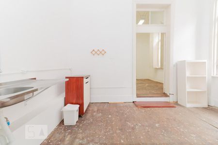 Casa à venda com 216m², 9 quartos e sem vaga Casa à venda com 216m², 9 quartos e sem vagaCozinha edícula