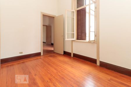 Casa à venda com 216m², 9 quartos e sem vaga Casa à venda com 216m², 9 quartos e sem vagaSala