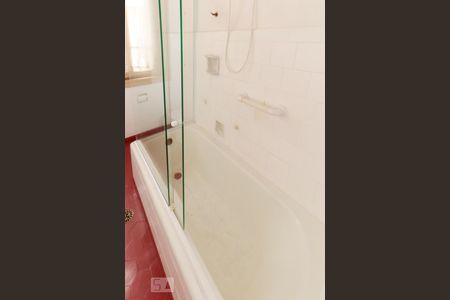 Casa à venda com 216m², 9 quartos e sem vaga Casa à venda com 216m², 9 quartos e sem vagaBanheiro 1