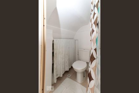 Casa à venda com 216m², 9 quartos e sem vaga Casa à venda com 216m², 9 quartos e sem vagaBanheiro de Serviço