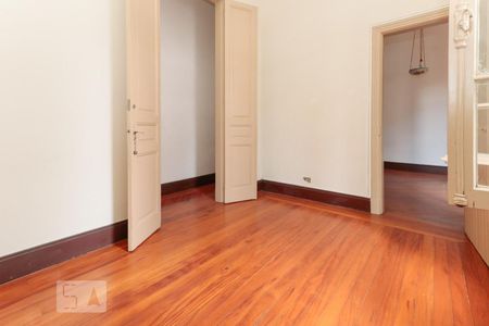 Casa à venda com 216m², 9 quartos e sem vaga Casa à venda com 216m², 9 quartos e sem vagaSala