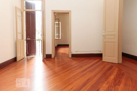 Casa à venda com 216m², 9 quartos e sem vaga Casa à venda com 216m², 9 quartos e sem vagaSala