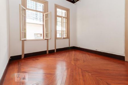 Casa à venda com 216m², 9 quartos e sem vaga Casa à venda com 216m², 9 quartos e sem vagaQuarto