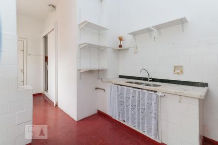 Casa à venda com 216m², 9 quartos e sem vaga Casa à venda com 216m², 9 quartos e sem vagaCozinha