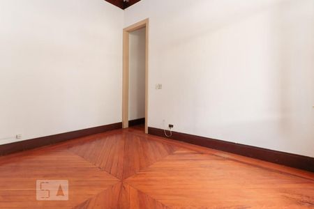 Casa à venda com 216m², 9 quartos e sem vaga Casa à venda com 216m², 9 quartos e sem vagaQuarto