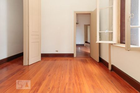 Casa à venda com 216m², 9 quartos e sem vaga Casa à venda com 216m², 9 quartos e sem vagaSala