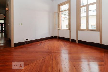 Casa à venda com 216m², 9 quartos e sem vaga Casa à venda com 216m², 9 quartos e sem vagaQuarto