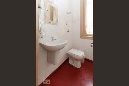 Casa à venda com 216m², 9 quartos e sem vaga Casa à venda com 216m², 9 quartos e sem vagaBanheiro 1