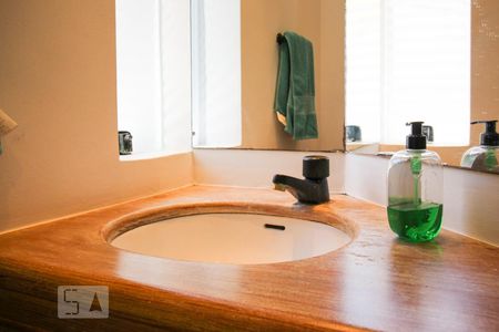 Casa à venda com 350m², 4 quartos e 4 vagas Casa à venda com 350m², 4 quartos e 4 vagasLavabo