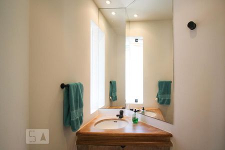 Casa à venda com 350m², 4 quartos e 4 vagas Casa à venda com 350m², 4 quartos e 4 vagasLavabo