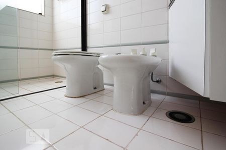 Casa à venda com 350m², 4 quartos e 4 vagas Casa à venda com 350m², 4 quartos e 4 vagasBanheiro