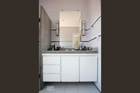 Casa à venda com 350m², 4 quartos e 4 vagas Casa à venda com 350m², 4 quartos e 4 vagasBanheiro da Suíte 1