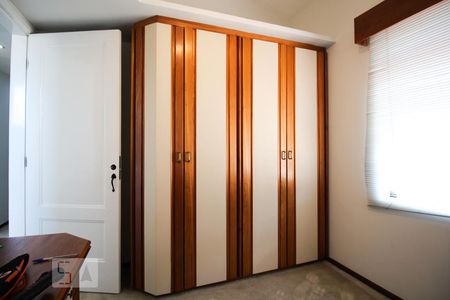 Casa à venda com 350m², 4 quartos e 4 vagas Casa à venda com 350m², 4 quartos e 4 vagasQuarto 2