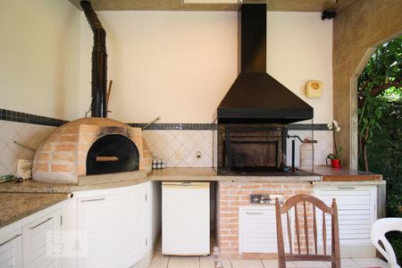 Casa à venda com 350m², 4 quartos e 4 vagas Casa à venda com 350m², 4 quartos e 4 vagasChurrasqueira