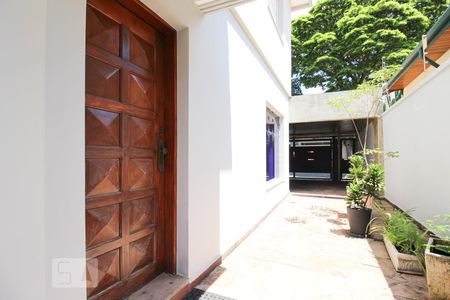 Casa à venda com 350m², 4 quartos e 4 vagas Casa à venda com 350m², 4 quartos e 4 vagasEntrada