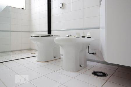 Casa à venda com 350m², 4 quartos e 4 vagas Casa à venda com 350m², 4 quartos e 4 vagasBanheiro