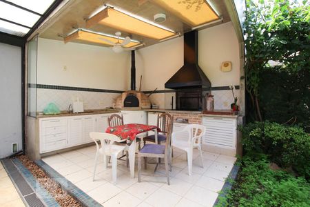 Casa à venda com 350m², 4 quartos e 4 vagas Casa à venda com 350m², 4 quartos e 4 vagasChurrasqueira