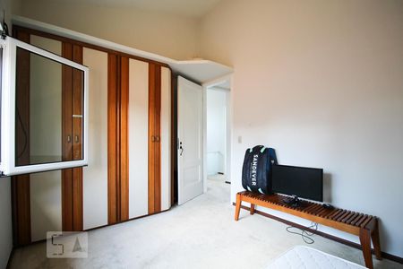 Casa à venda com 350m², 4 quartos e 4 vagas Casa à venda com 350m², 4 quartos e 4 vagasQuarto 1