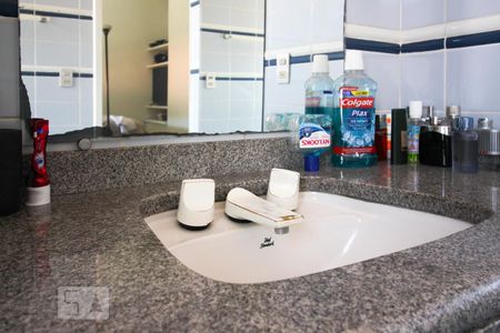 Casa à venda com 350m², 4 quartos e 4 vagas Casa à venda com 350m², 4 quartos e 4 vagasBanheiro da Suíte 1