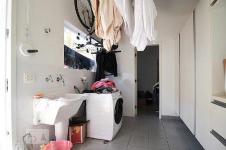 Casa à venda com 350m², 4 quartos e 4 vagas Casa à venda com 350m², 4 quartos e 4 vagasÁrea de Serviço