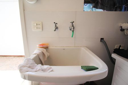 Casa à venda com 350m², 4 quartos e 4 vagas Casa à venda com 350m², 4 quartos e 4 vagasÁrea de Serviço