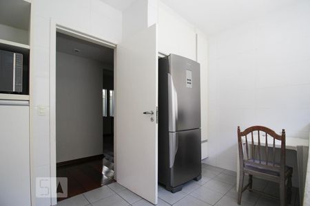 Casa à venda com 350m², 4 quartos e 4 vagas Casa à venda com 350m², 4 quartos e 4 vagasCozinha