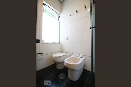 Casa à venda com 350m², 4 quartos e 4 vagas Casa à venda com 350m², 4 quartos e 4 vagasBanheiro da Suíte 2