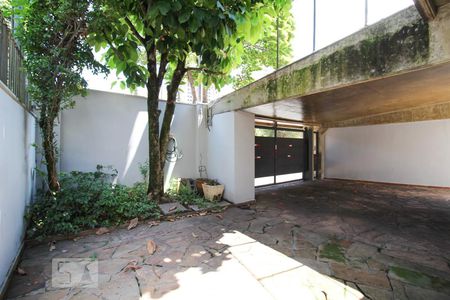 Casa à venda com 350m², 4 quartos e 4 vagas Casa à venda com 350m², 4 quartos e 4 vagasGaragem