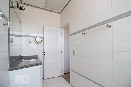 Casa à venda com 350m², 4 quartos e 4 vagas Casa à venda com 350m², 4 quartos e 4 vagasBanheiro
