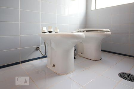 Casa à venda com 350m², 4 quartos e 4 vagas Casa à venda com 350m², 4 quartos e 4 vagasBanheiro da Suíte 1