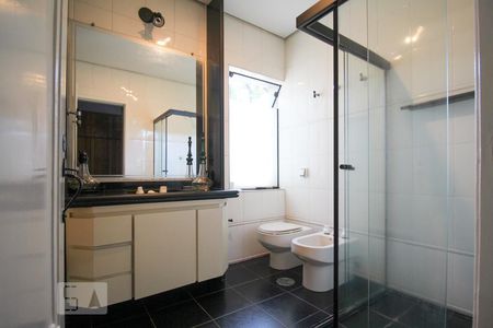 Casa à venda com 350m², 4 quartos e 4 vagas Casa à venda com 350m², 4 quartos e 4 vagasBanheiro da Suíte 2