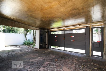 Casa à venda com 350m², 4 quartos e 4 vagas Casa à venda com 350m², 4 quartos e 4 vagasGaragem