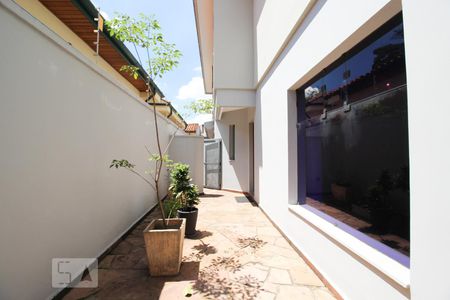 Casa à venda com 350m², 4 quartos e 4 vagas Casa à venda com 350m², 4 quartos e 4 vagasEntrada
