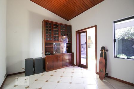 Casa à venda com 350m², 4 quartos e 4 vagas Casa à venda com 350m², 4 quartos e 4 vagasSala de TV