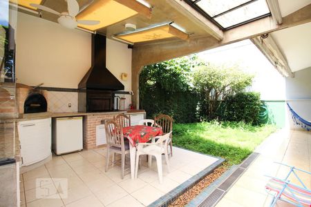 Casa à venda com 350m², 4 quartos e 4 vagas Casa à venda com 350m², 4 quartos e 4 vagasChurrasqueira