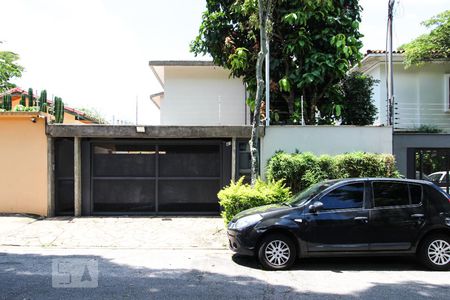 Casa à venda com 350m², 4 quartos e 4 vagas Casa à venda com 350m², 4 quartos e 4 vagasFachada