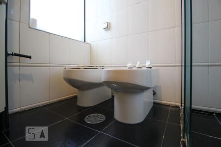 Casa à venda com 350m², 4 quartos e 4 vagas Casa à venda com 350m², 4 quartos e 4 vagasBanheiro da Suíte 2