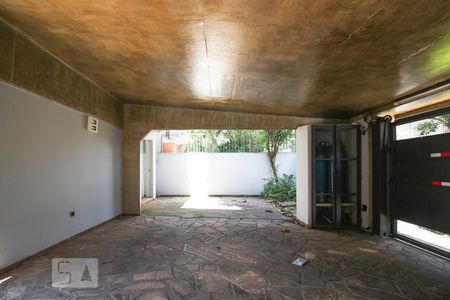 Casa à venda com 350m², 4 quartos e 4 vagas Casa à venda com 350m², 4 quartos e 4 vagasGaragem