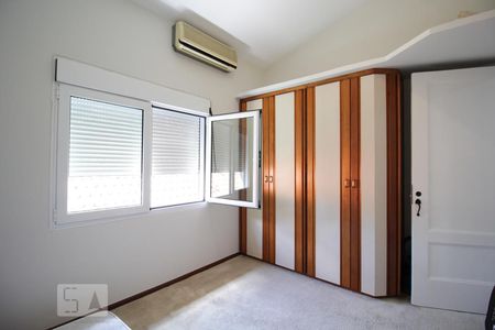 Casa à venda com 350m², 4 quartos e 4 vagas Casa à venda com 350m², 4 quartos e 4 vagasQuarto 1