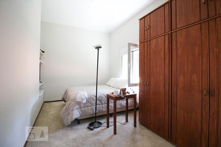 Casa à venda com 350m², 4 quartos e 4 vagas Casa à venda com 350m², 4 quartos e 4 vagasSuíte 1