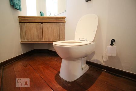 Casa à venda com 350m², 4 quartos e 4 vagas Casa à venda com 350m², 4 quartos e 4 vagasLavabo