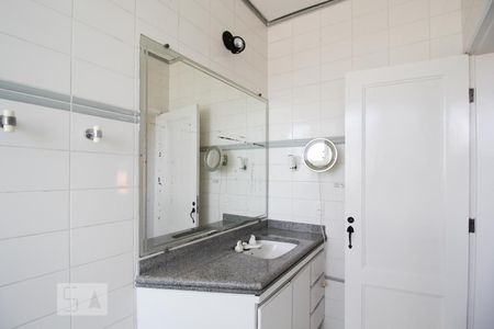 Casa à venda com 350m², 4 quartos e 4 vagas Casa à venda com 350m², 4 quartos e 4 vagasBanheiro