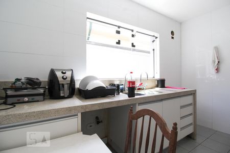 Casa à venda com 350m², 4 quartos e 4 vagas Casa à venda com 350m², 4 quartos e 4 vagasCozinha