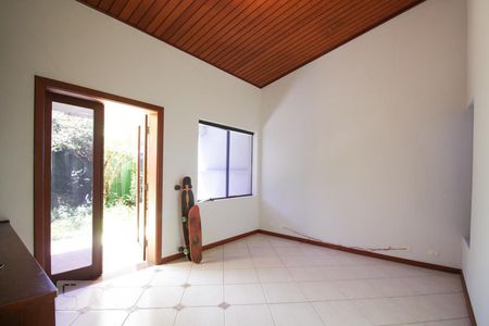 Casa à venda com 350m², 4 quartos e 4 vagas Casa à venda com 350m², 4 quartos e 4 vagasSala de TV