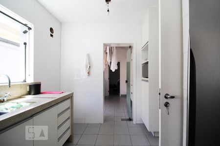 Casa à venda com 350m², 4 quartos e 4 vagas Casa à venda com 350m², 4 quartos e 4 vagasCozinha