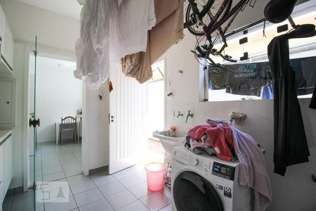 Casa à venda com 350m², 4 quartos e 4 vagas Casa à venda com 350m², 4 quartos e 4 vagasÁrea de Serviço