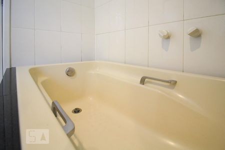 Casa à venda com 350m², 4 quartos e 4 vagas Casa à venda com 350m², 4 quartos e 4 vagasBanheiro da Suíte 2