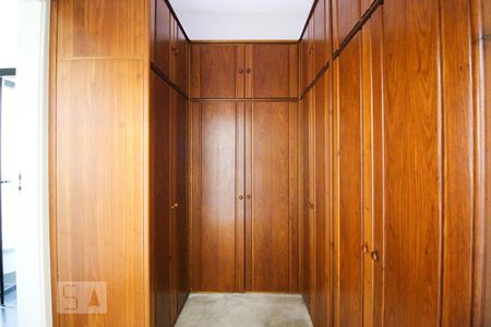 Casa à venda com 350m², 4 quartos e 4 vagas Casa à venda com 350m², 4 quartos e 4 vagas Suíte 2